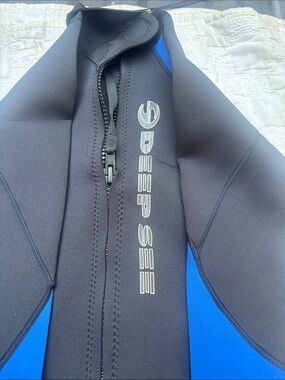 Sea Men’s Front-Zip Rash Guard - Black & Blue